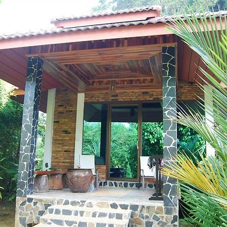 Khao Sok Riverside Cottage Khao Sok National Park Extérieur photo
